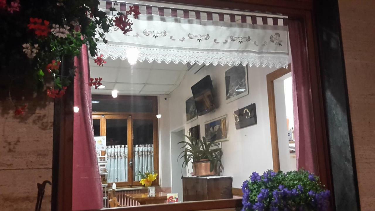 Albergo Ristorante Centro Vico Canavese Dış mekan fotoğraf